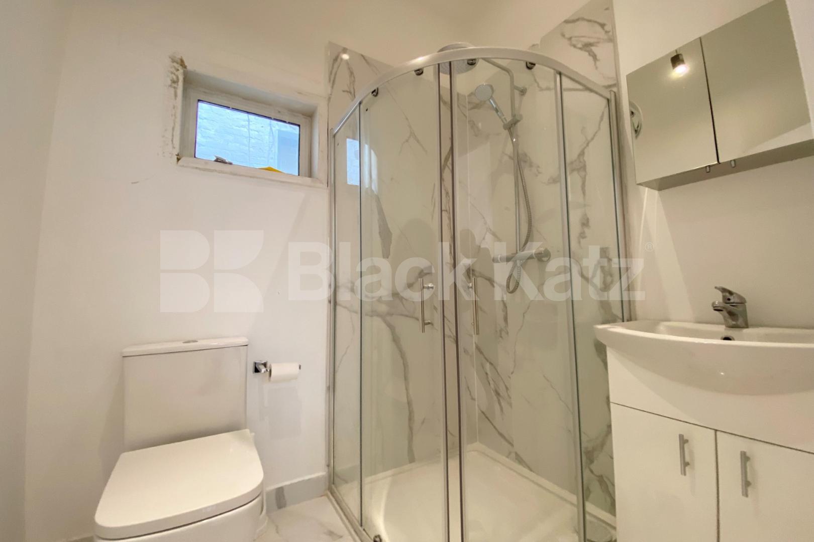 Newly Refurbished Georgian house with terrace Hugh Street , Victoria